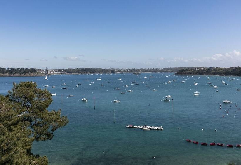 اتاق لوکس با چشم‌انداز دریا, Hôtel Barrière Le Grand Hôtel Dinard