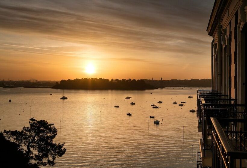 غرفة ديلوكس مطلّة علي البحر, Barriere Le Grand  Dinard