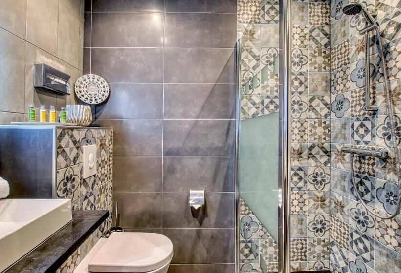 اتاق راحتی, Cit Hotel La Résidence