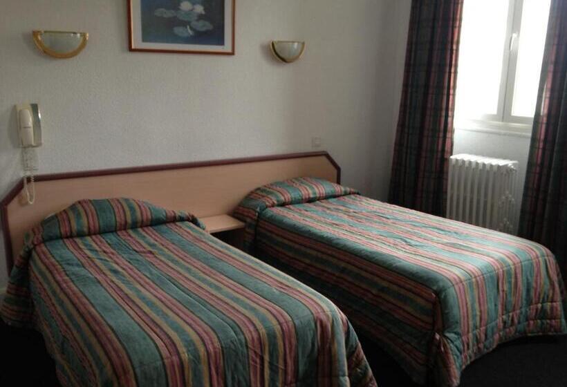 Economy Triple Room, De Nevers