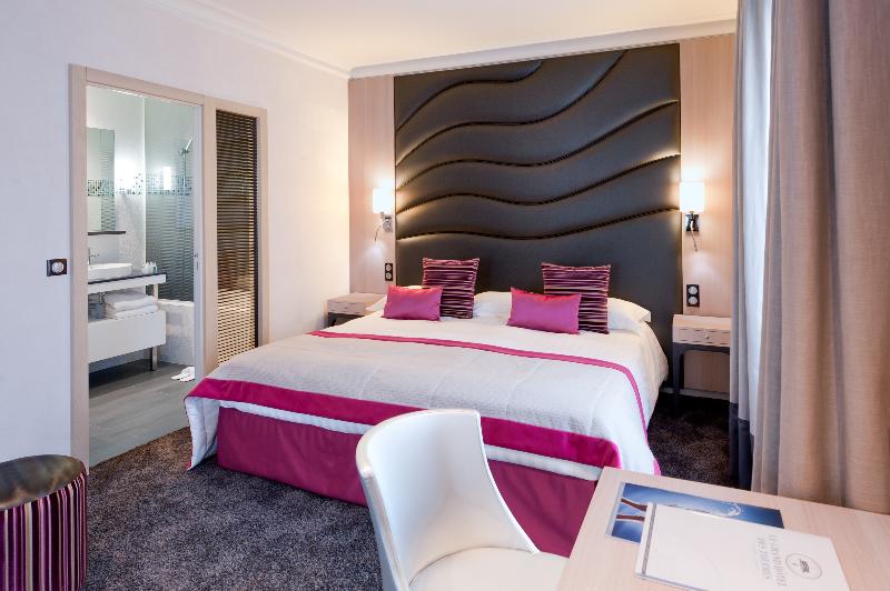 اتاق سوپریور با چشم‌انداز دریا, Grand Hôtel Des Thermes