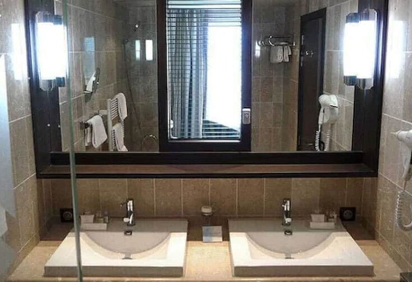 اتاق استاندارد با چشم‌انداز دریا, Grand Hôtel Des Thermes