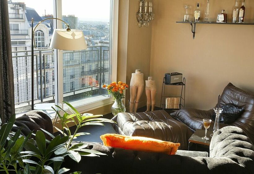 سوییت پرستیژ, Le Chat Noir