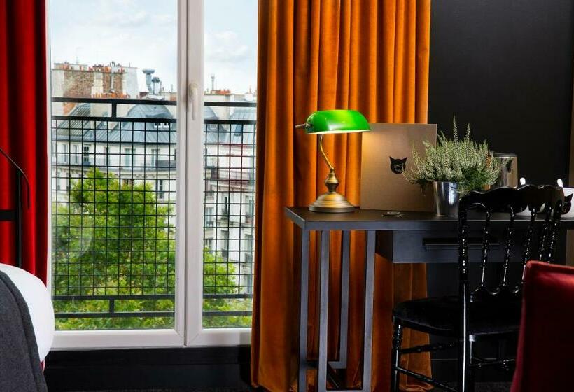 Deluxe Room, Le Chat Noir Design