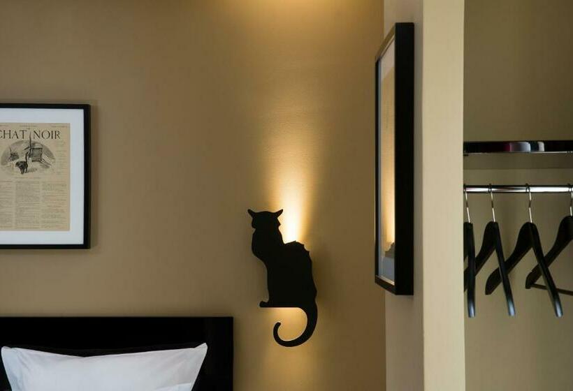 Standard Single Room, Le Chat Noir Design