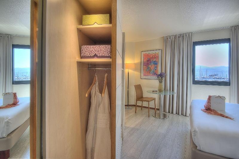 اتاق کلاسیک, Mercure Ajaccio
