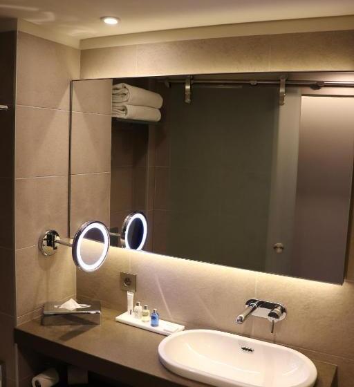 اتاق استاندارد با چشم‌انداز شهر, Radisson Blu Hotel, Lyon