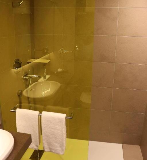 اتاق سوپریور با چشم‌انداز, Radisson Blu Hotel, Lyon