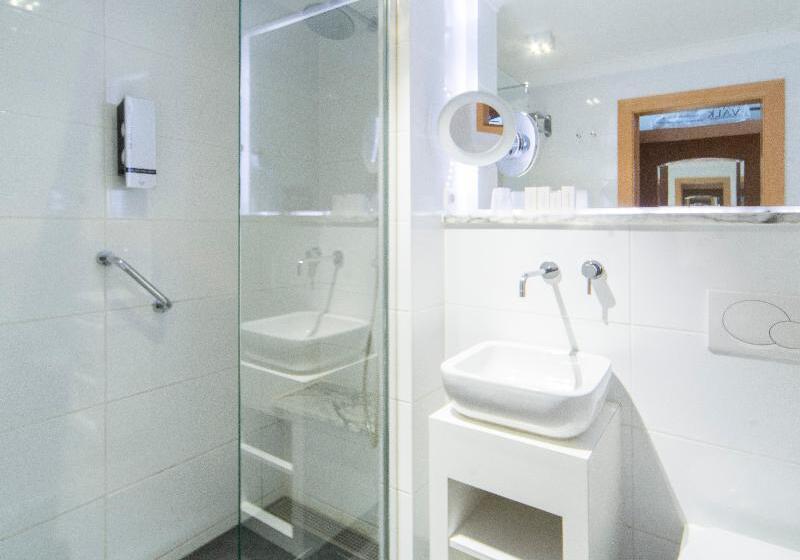 اتاق لوکس با چشم‌انداز دریا, Van Der Valk Hotel Saint Aygulf