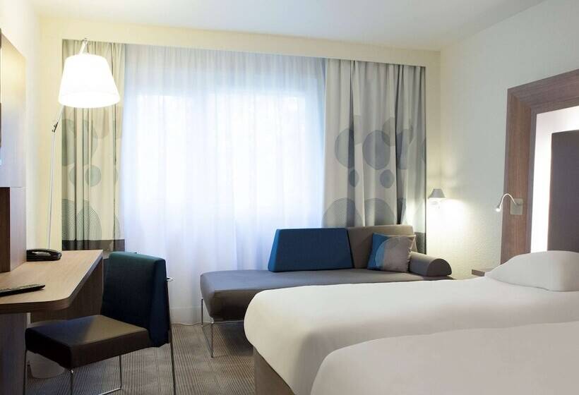 Standard Room, Novotel Paris La Defense