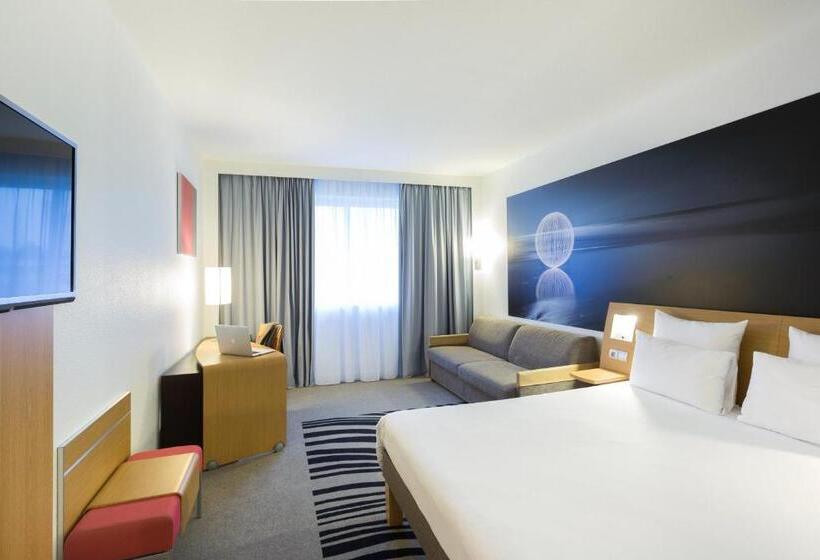 Quarto Familiar Comunicado, Novotel Poitiers Site Du Futuroscope