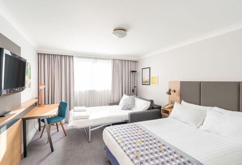 Standard Room Double Bed, Holiday Inn Aylesbury