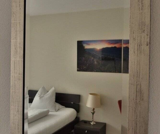 اتاق استاندارد یک نفره, Giessen Hotel & Coffeehouse