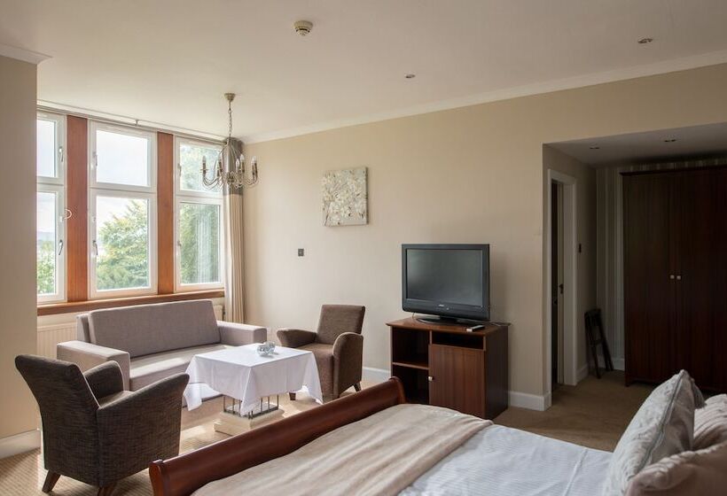 Suite, Rosslea Hall