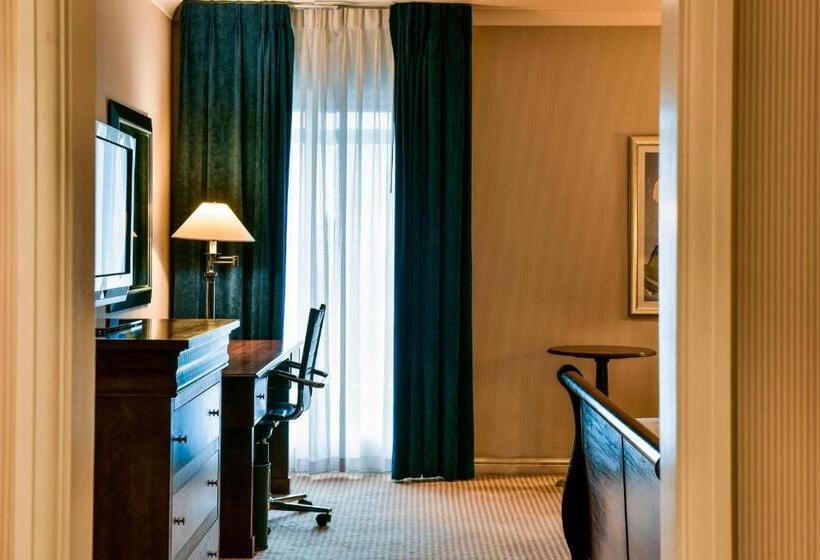 Quarto Clássico Cama Casal, Sheraton Skyline  London Heathrow