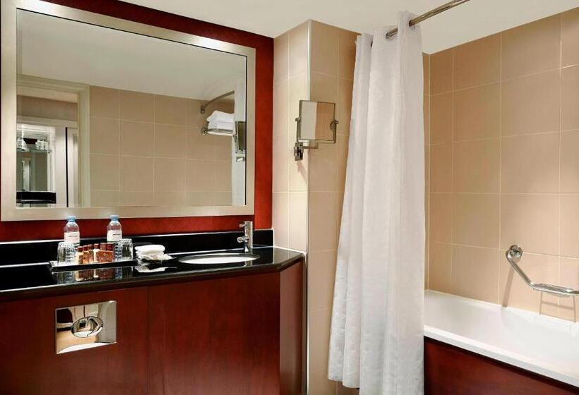 Classic Room, Sheraton Skyline  London Heathrow