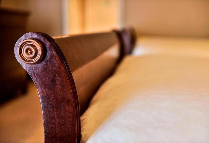 سوییت جونیور کلاب, Sheraton Skyline Hotel London Heathrow