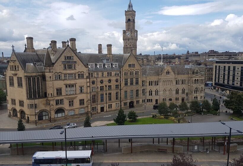 חדר קלאסי, The Bradford