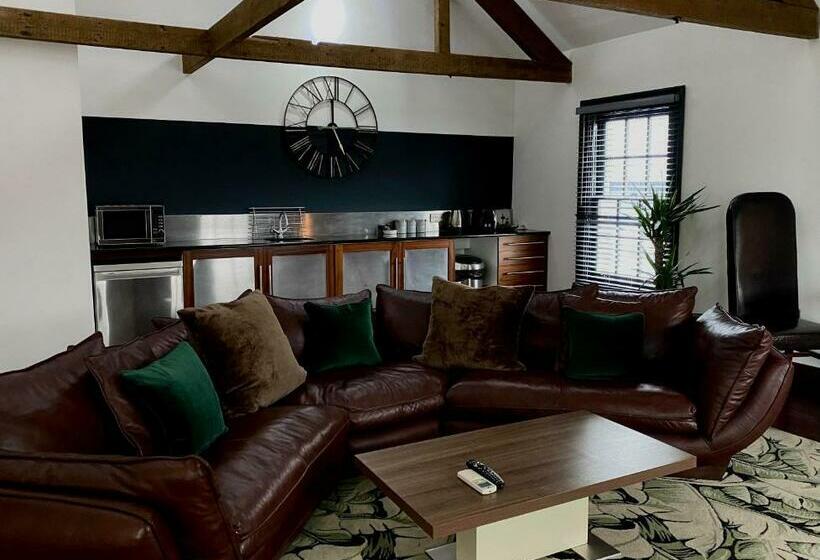 1 Bedroom Penthouse Apartment, The Cawdor