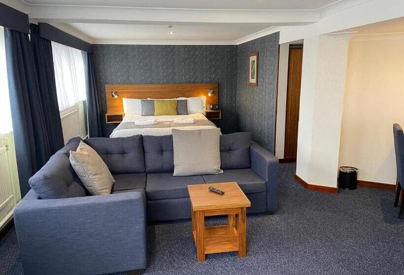 Executive Suite, The Liner