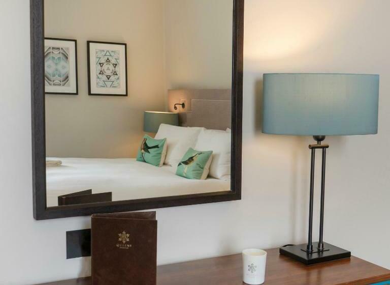 Quarto superior, Queen S  Cheltenham