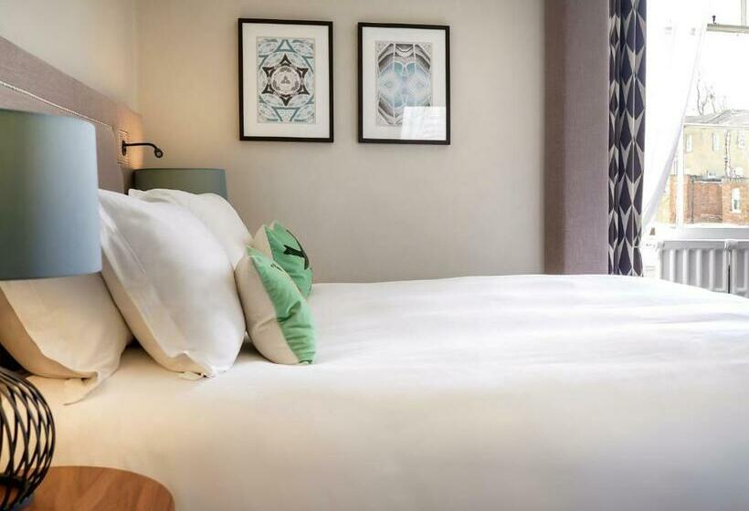 Quarto superior, Queen S  Cheltenham