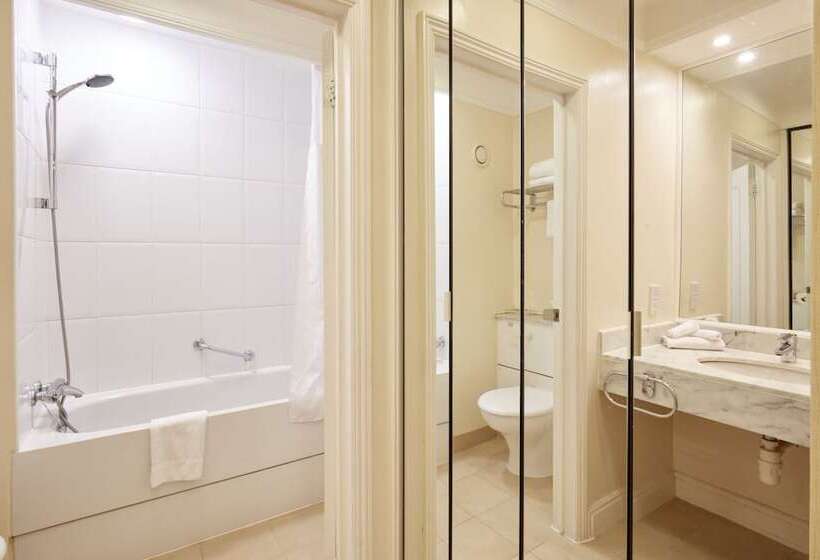 اتاق خانوادگی, Coldra Court Hotel By Celtic Manor