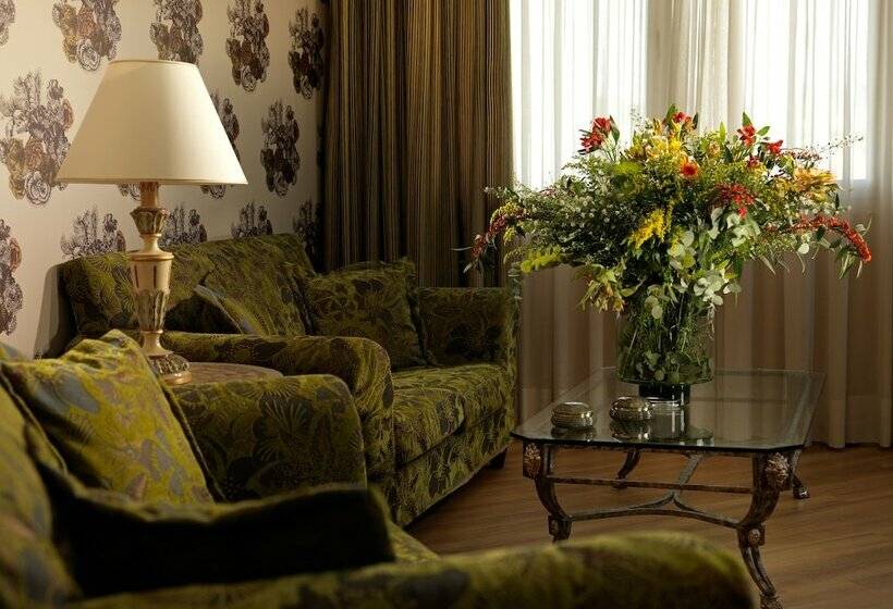 Premium Suite, Divani Caravel