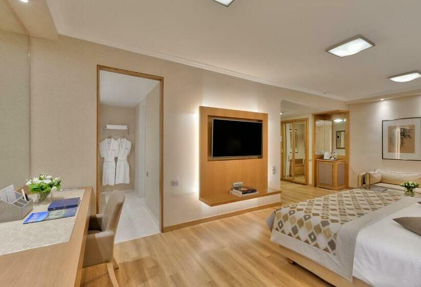 Quarto Familiar, Divani Caravel