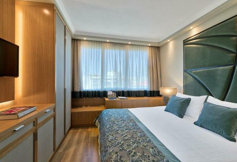 Family Suite, Divani Caravel