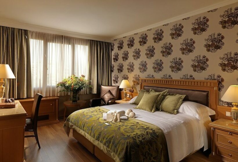 Family Suite, Divani Caravel