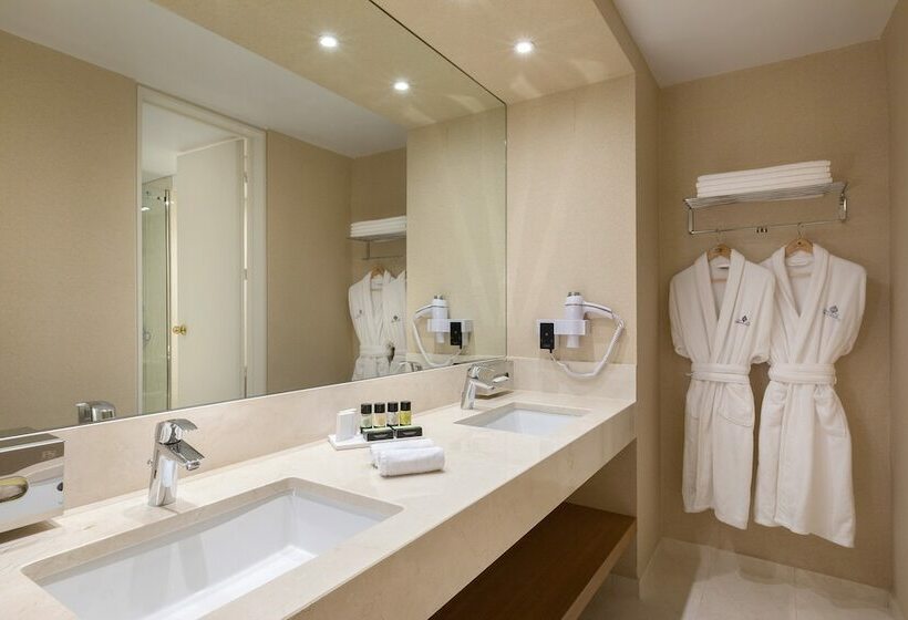 Family Suite, Divani Caravel