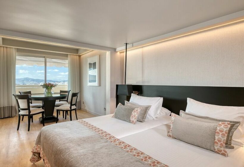 Family Suite, Divani Caravel