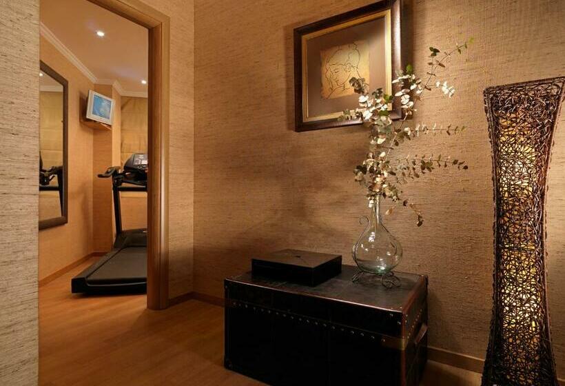 Presidential Suite, Divani Caravel