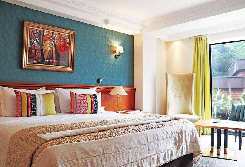 سوییت جونیور, Fredrick S Hotel Restaurant Spa