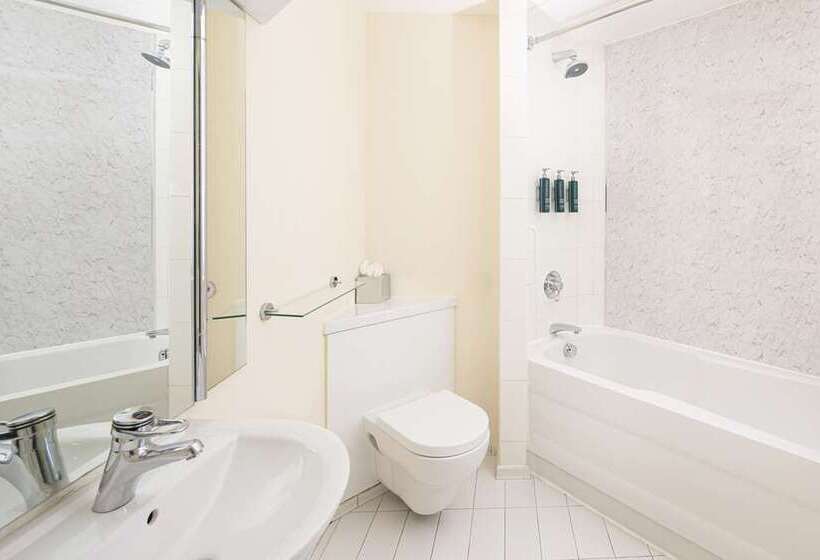 اتاق کلاس بیزنس, Hilton Leicester