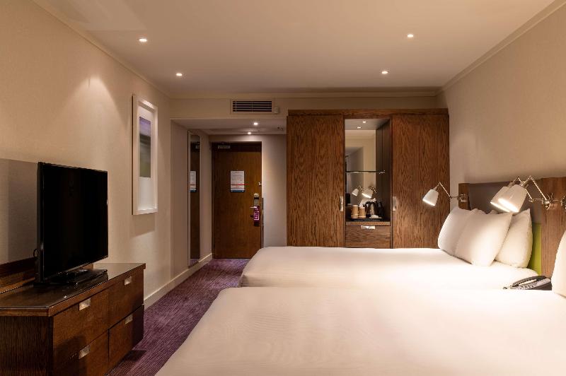 اتاق سوپریور با تخت دو نفره بزرگ, Hilton London Metropole