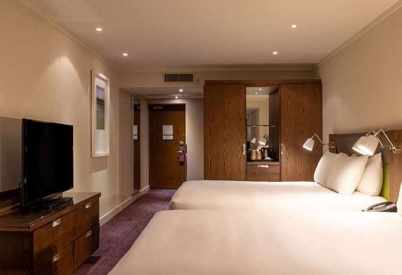 اتاق استاندارد با تخت دو نفره بزرگ, Hilton London Metropole