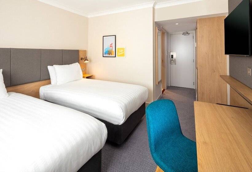 Standard Room, Holiday Inn High Wycombe M40 Jct.4