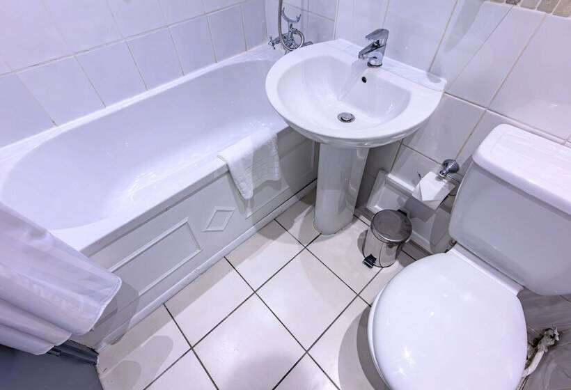 Standard Triple Room, Kensington Court  London