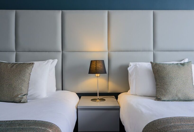 اتاق استاندارد سه نفره, Kensington Court Hotel   Earls Court