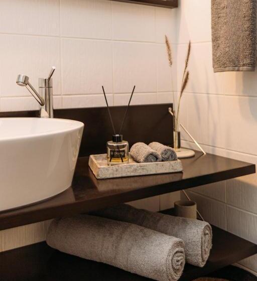 سوییت با چشم‌انداز دریا, Minos Beach Art Hotel, A Member Of Design Hotels