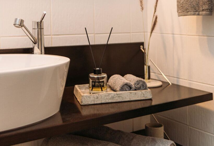 سوییت با چشم‌انداز دریا, Minos Beach Art Hotel, A Member Of Design Hotels