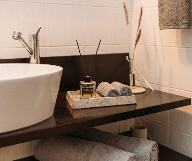 سوییت با چشم‌انداز دریا, Minos Beach Art Hotel, A Member Of Design Hotels