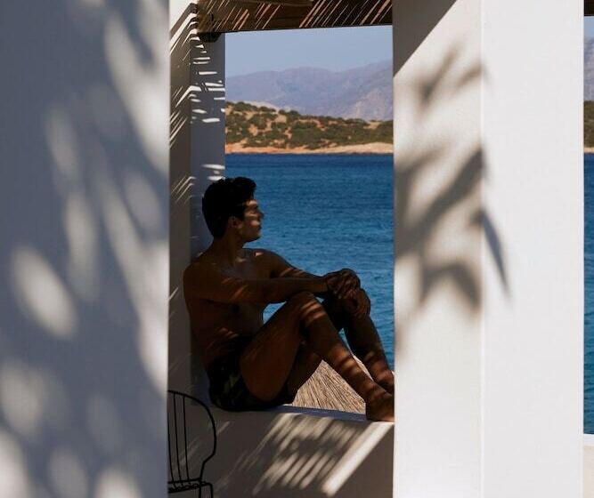 بانگلوی استاندارد, Minos Beach Art Hotel, A Member Of Design Hotels