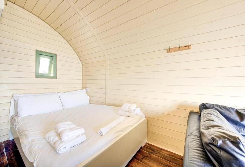 کلبه ییلاقی, Onich Hotel & Lochside Beach Pods
