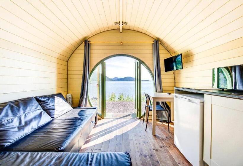 کلبه ییلاقی, Onich Hotel & Lochside Beach Pods