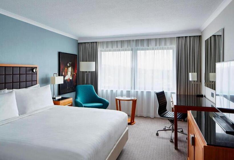 Superior Room King Size Bed, Portsmouth Marriott