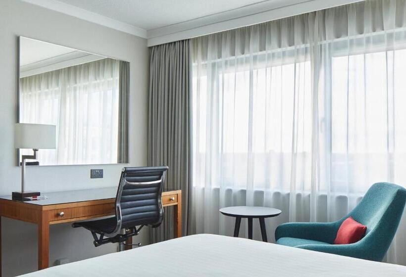 اتاق سوپریور با تخت بزرگ, Portsmouth Marriott