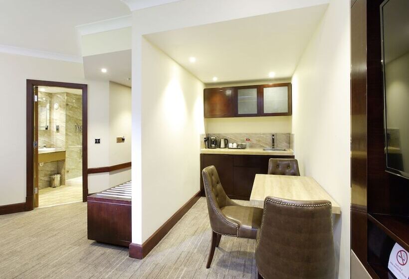 Perhehuone, Ramada By Wyndham Birmingham Solihull